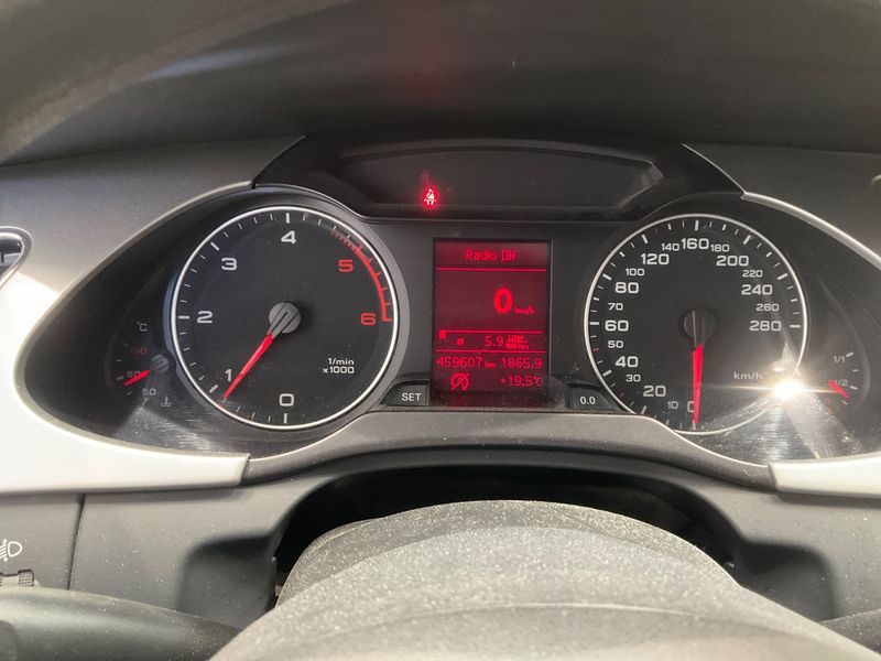 Audi A4 2.0 TDI quattro Attraction 2011 – снимка 4