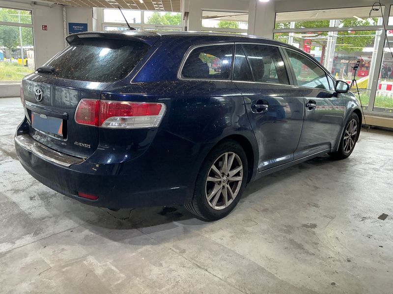 Toyota Avensis 2.2 D-4D Edition 2011 – снимка 2