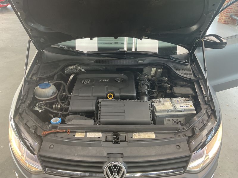 Volkswagen Polo 1.4 TDI Lounge BlueMotion Tech 2015 – снимка 21