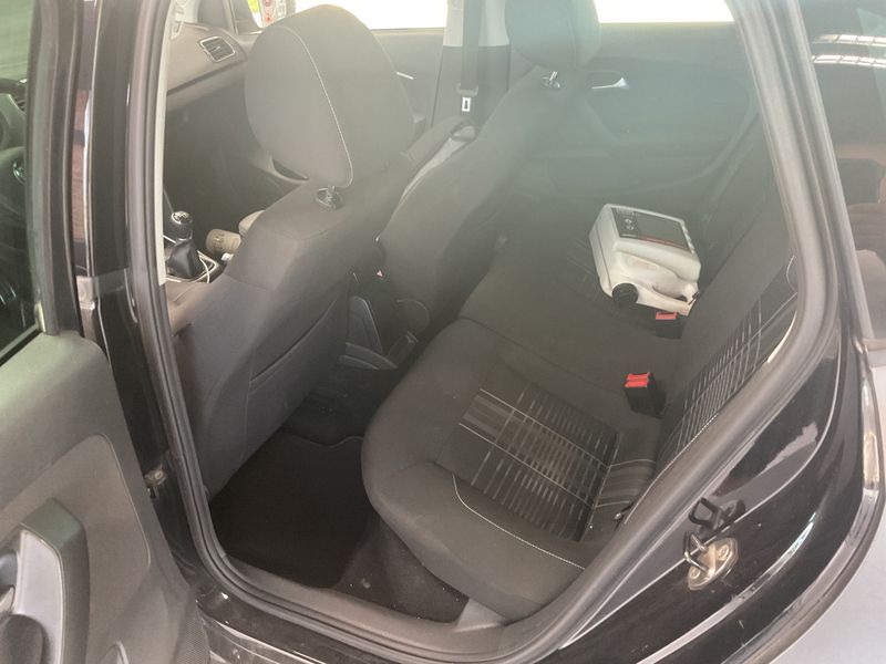 Volkswagen Polo 1.4 TDI Lounge BlueMotion Tech 2015 – снимка 19