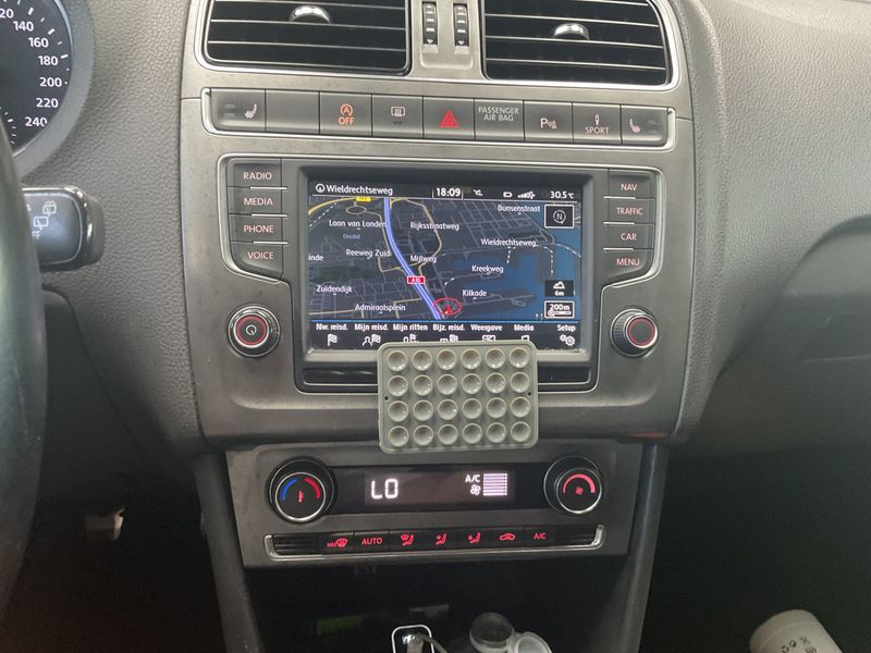 Volkswagen Polo 1.4 TDI Lounge BlueMotion Tech 2015 – снимка 23