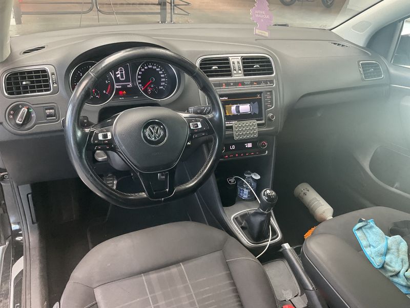 Volkswagen Polo 1.4 TDI Lounge BlueMotion Tech 2015 – снимка 17