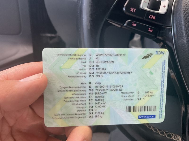 Volkswagen Polo 1.4 TDI Lounge BlueMotion Tech 2015 – снимка 20