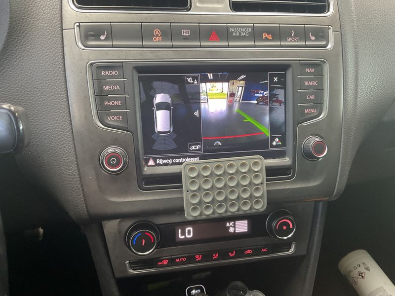 Volkswagen Polo 1.4 TDI Lounge BlueMotion Tech 2015 – снимка 22