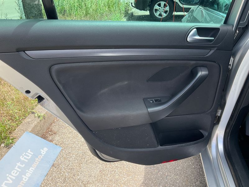 Volkswagen Golf VI 1.6 TDI Style 2011 – снимка на щета 41