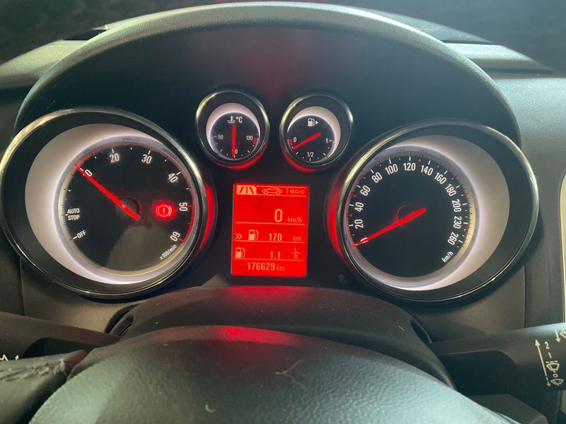 Opel Astra 1.6 CDTI DPF Elective 2014 – снимка 4