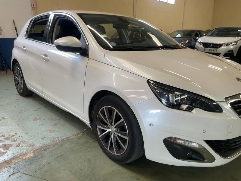 Peugeot 308 1.2 e-THP Allure 2017 – снимка 12
