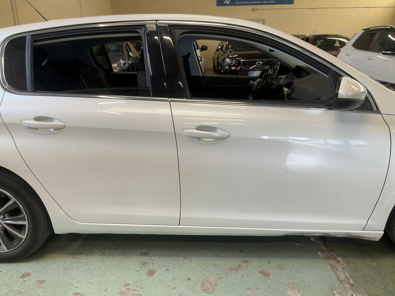 Peugeot 308 1.2 e-THP Allure 2017 – снимка 10