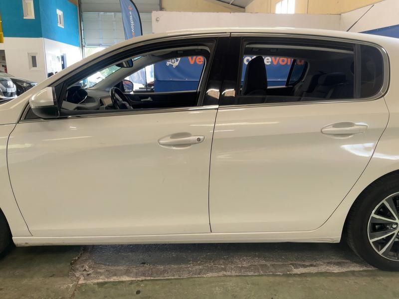 Peugeot 308 1.2 e-THP Allure 2017 – снимка 4
