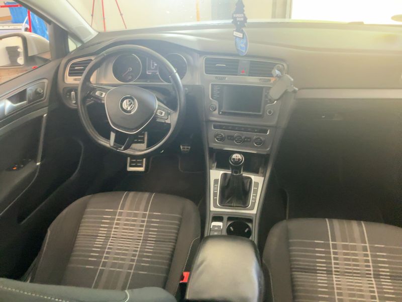 Volkswagen Golf VII 1.6 TDI Lounge BlueMotion Tech 2015 – снимка 17