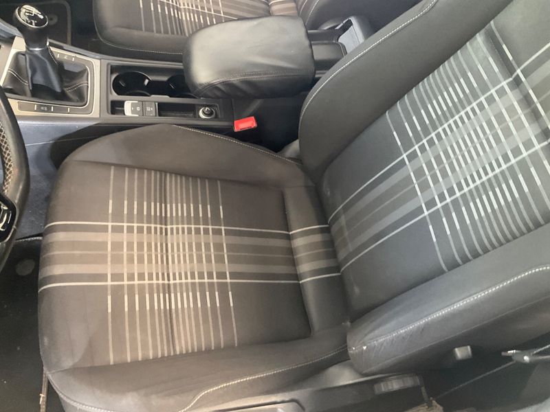 Volkswagen Golf VII 1.6 TDI Lounge BlueMotion Tech 2015 – снимка 23