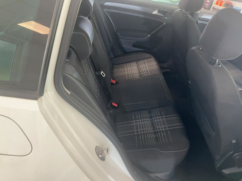 Volkswagen Golf VII 1.6 TDI Lounge BlueMotion Tech 2015 – снимка 19