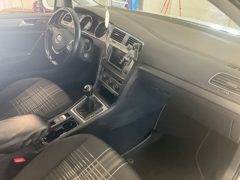 Volkswagen Golf VII 1.6 TDI Lounge BlueMotion Tech 2015 – снимка 21