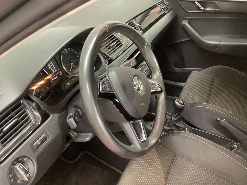 Skoda Rapid 1.2 TSI Ambition 2014 – снимка 26