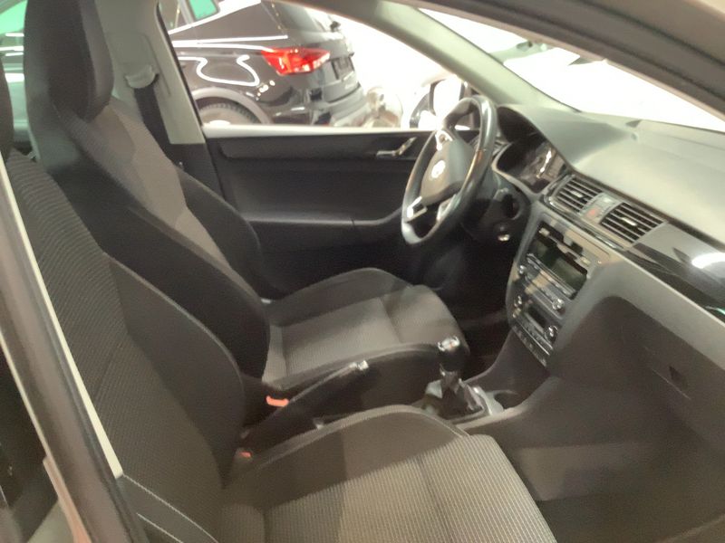 Skoda Rapid 1.2 TSI Ambition 2014 – снимка 17