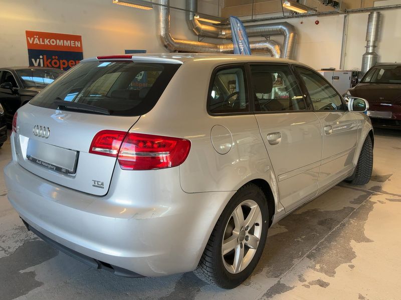 Audi A3 Sportback 2.0 TDI quattro Ambition 2012 – снимка на щета 8