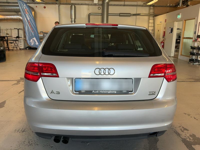 Audi A3 Sportback 2.0 TDI quattro Ambition 2012 – снимка на щета 7