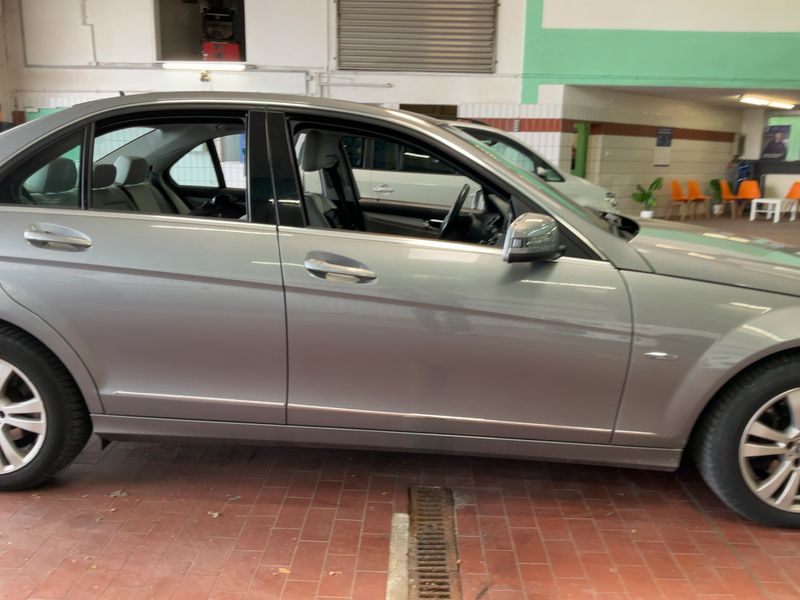 Mercedes-Benz C-Klasse C 180 Kompressor Avantgarde 2009 – снимка 10