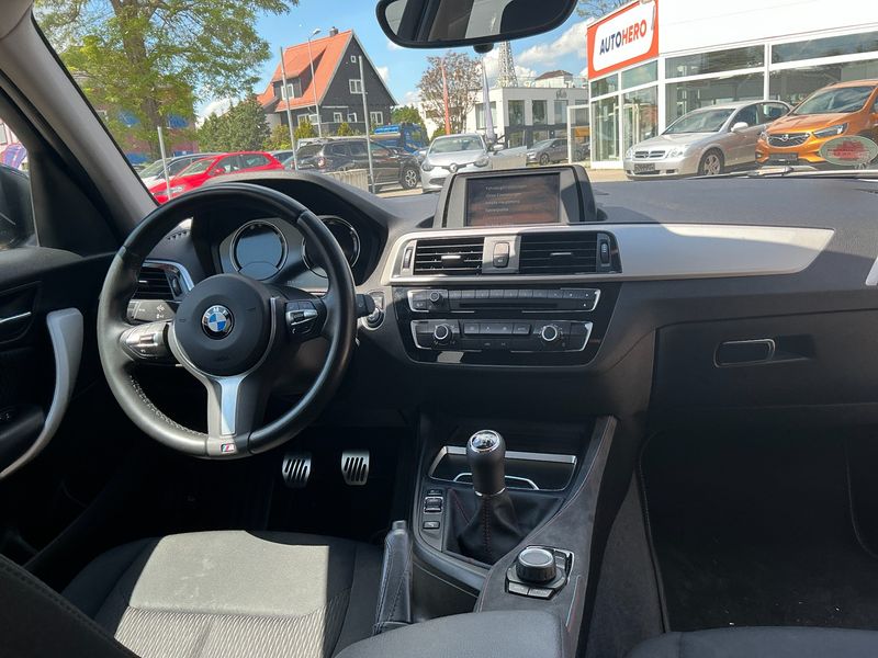 BMW 1er 120d Advantage 2019 – снимка 17