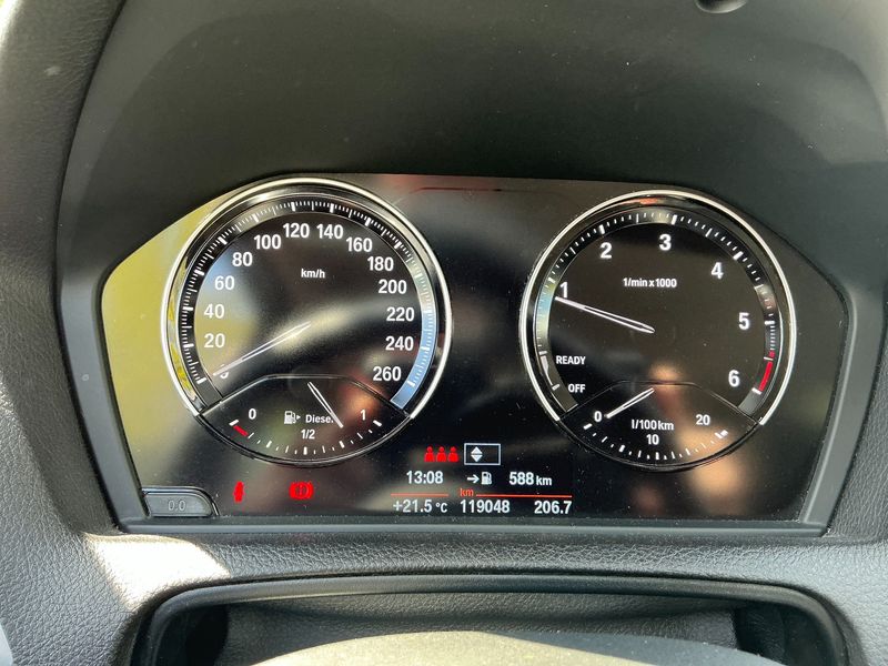 BMW 1er 120d Advantage 2019 – снимка 18