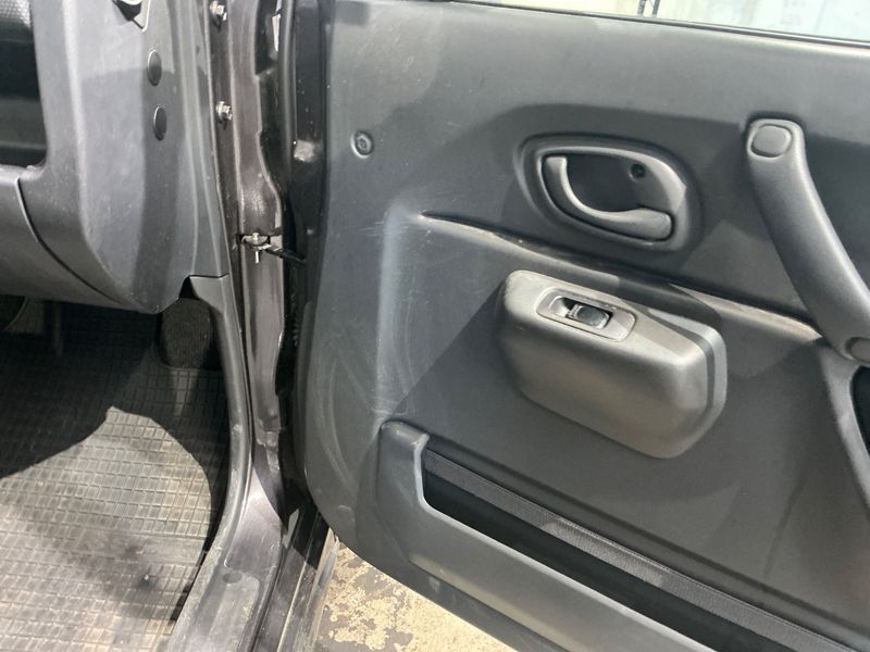 Suzuki Jimny 1.3 Basic 2017 – снимка 31
