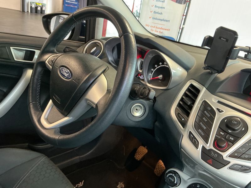 Ford Fiesta 1.25 Titanium 2011 – снимка 30