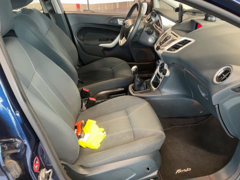 Ford Fiesta 1.25 Titanium 2011 – снимка 17