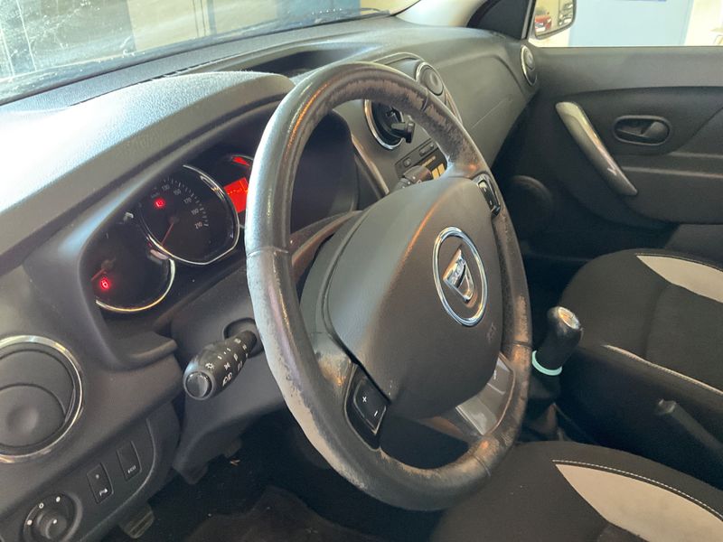 Dacia Sandero 1.5 dCi Stepway Prestige 2014 – снимка 33