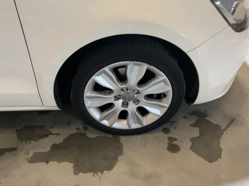 Audi A1 1.6 TDI Ambition 2011 – снимка 11
