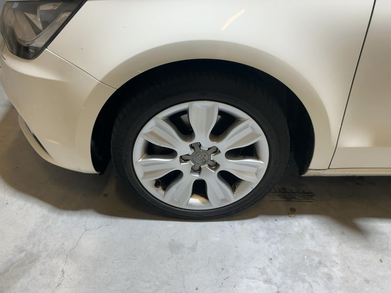 Audi A1 1.6 TDI Ambition 2011 – снимка 3