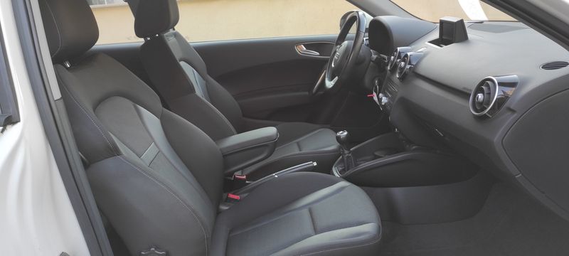 Audi A1 1.6 TDI Ambition 2011 – снимка 16