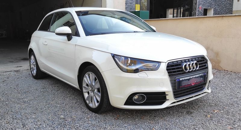 Audi A1 1.6 TDI Ambition 2011 – снимка 12