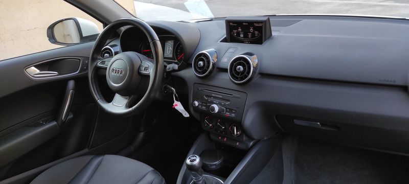 Audi A1 1.6 TDI Ambition 2011 – снимка 17