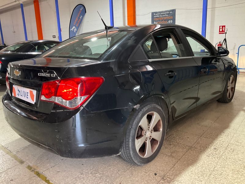 Chevrolet Cruze 2.0 Diesel LT 2010 – снимка 2