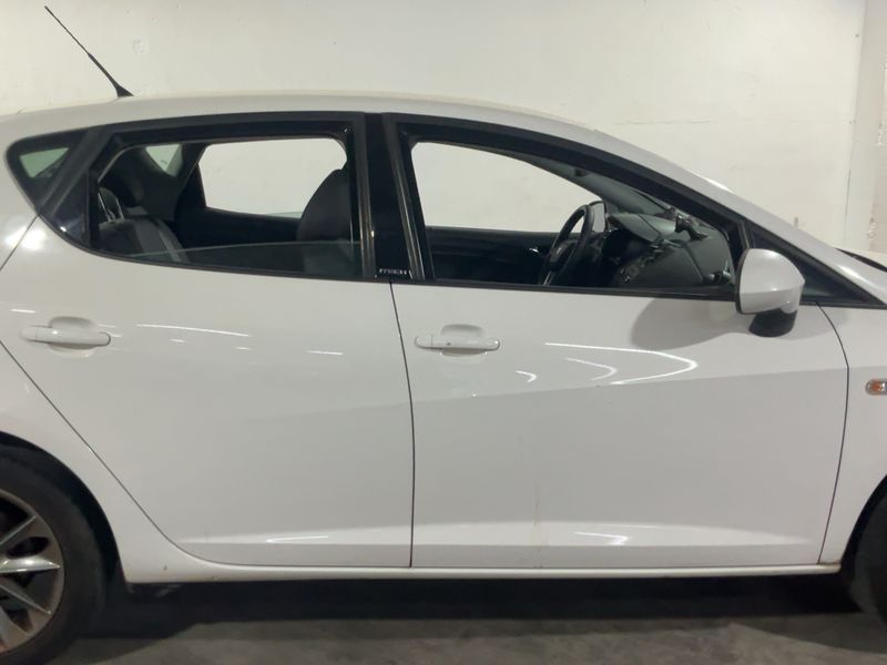 Seat Ibiza 1.6 TDI Style Tech 2013 – снимка 10