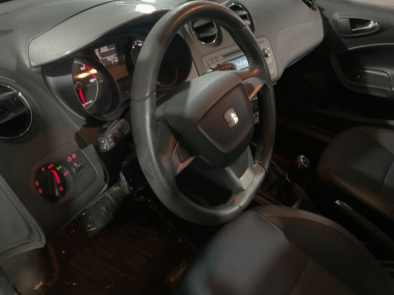 Seat Ibiza 1.6 TDI Style Tech 2013 – снимка 22