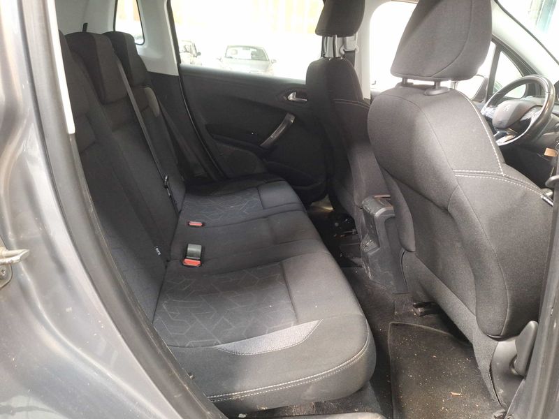 Peugeot 2008 1.2 VTi Style 2017 – снимка 14