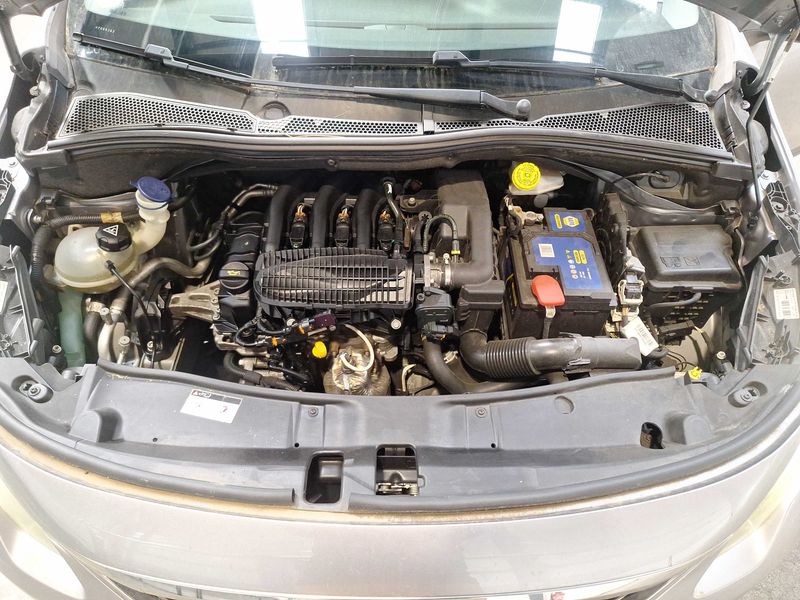 Peugeot 2008 1.2 VTi Style 2017 – снимка 8