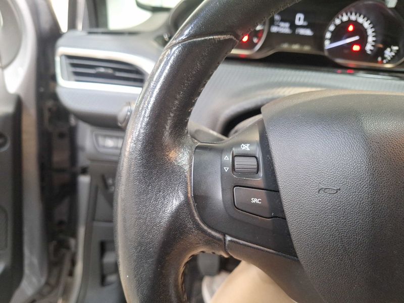 Peugeot 2008 1.2 VTi Style 2017 – снимка 36