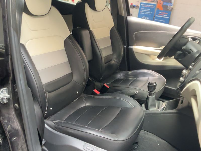 Renault Captur 1.2 TCe Initiale Paris 2017 – снимка 16