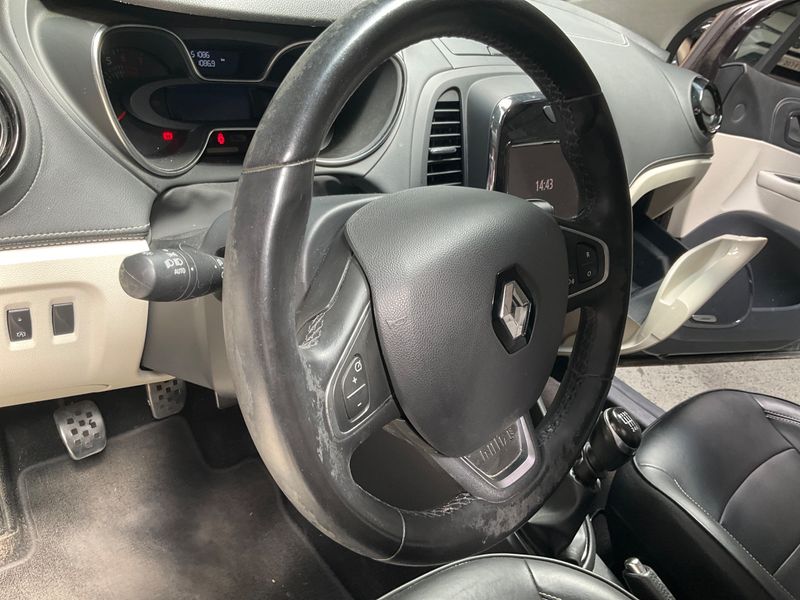 Renault Captur 1.2 TCe Initiale Paris 2017 – снимка 28