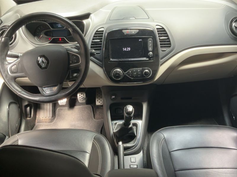 Renault Captur 1.2 TCe Initiale Paris 2017 – снимка 17