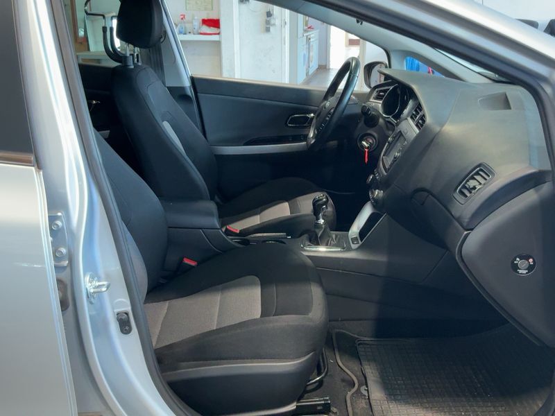 Kia cee'd 1.6 CRDi Dream Team 2015 – снимка 16