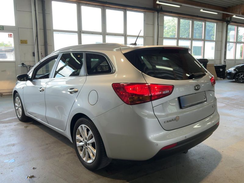 Kia cee'd 1.6 CRDi Dream Team 2015 – снимка 6