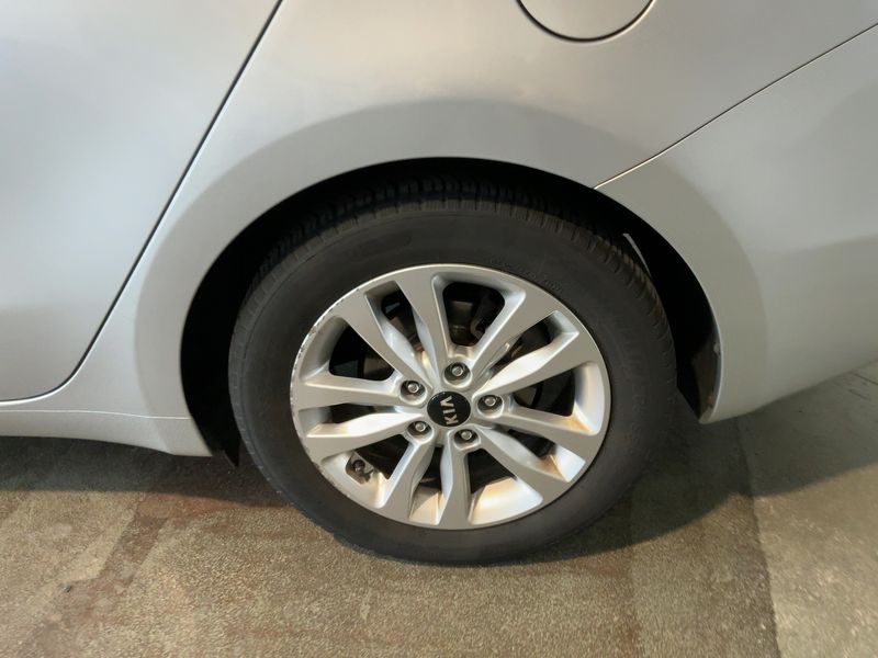 Kia cee'd 1.6 CRDi Dream Team 2015 – снимка 5