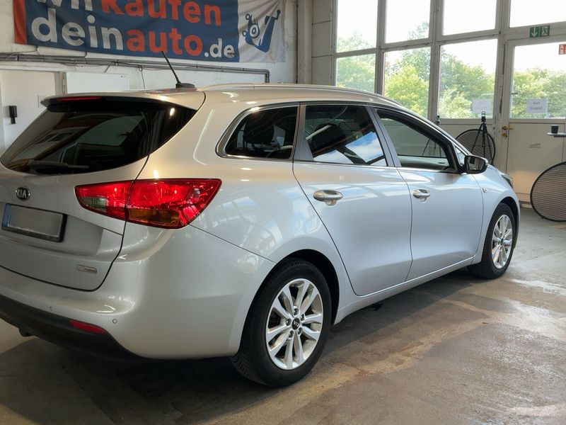 Kia cee'd 1.6 CRDi Dream Team 2015 – снимка 8