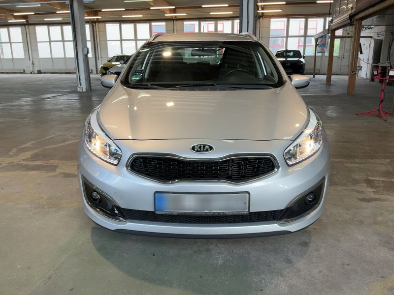 Kia cee'd 1.6 CRDi Dream Team 2015 – снимка 14