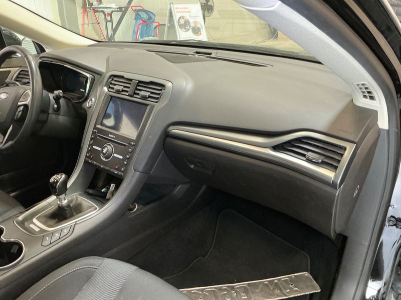 Ford Mondeo 1.5 EcoBoost Titanium 2018 – снимка 26