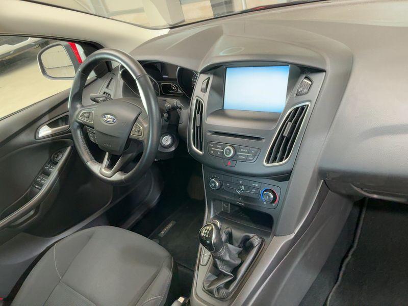 Ford Focus 1.0 EcoBoost Business 2015 – снимка 18