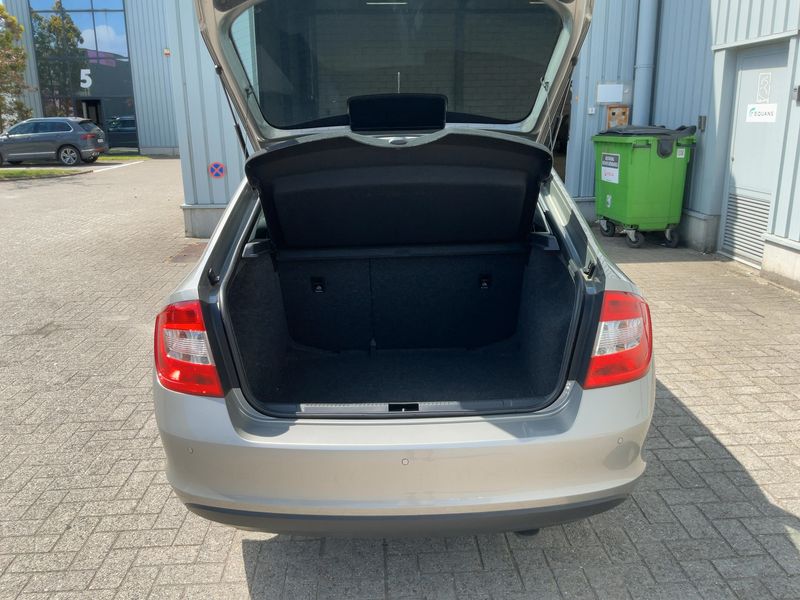 Skoda Rapid 1.2 TSI Ambition 2013 – снимка 15
